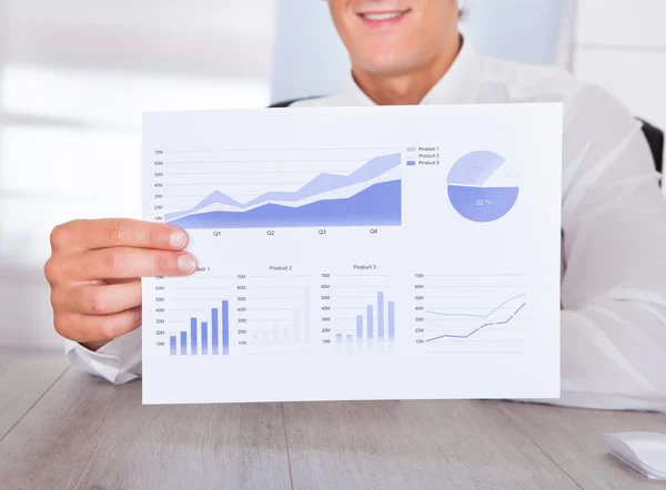 Affärsman håller graf tryckt på papper — Stockfoto
