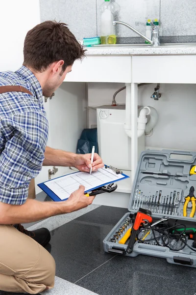 Young Plumber With Clip Board — Stock Photo, Image