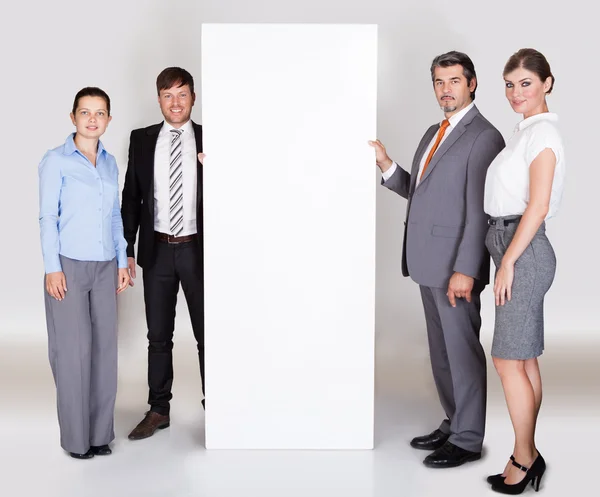 Empresários Holding Placard — Fotografia de Stock