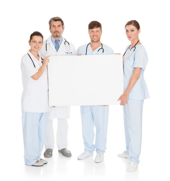 Lékaři drží transparent — Stock fotografie