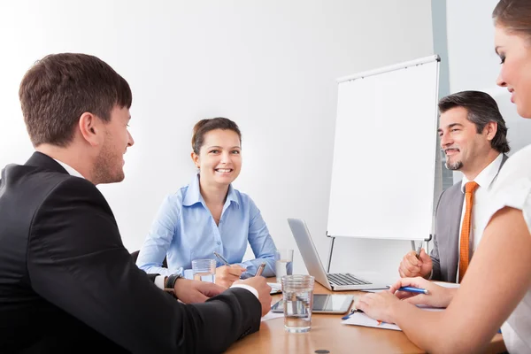 Företagare som arbetar på kontor — Stockfoto