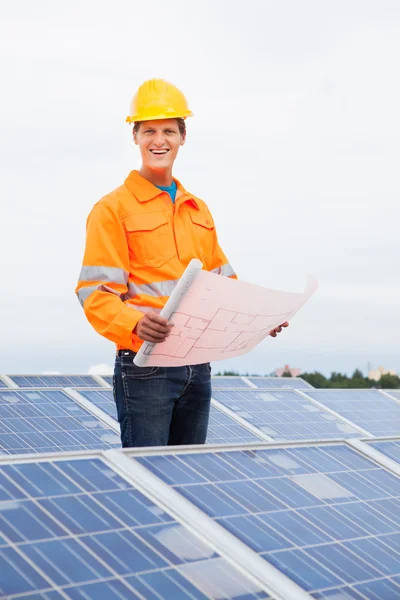 Engineer Looking At Blueprint — Stock Photo, Image