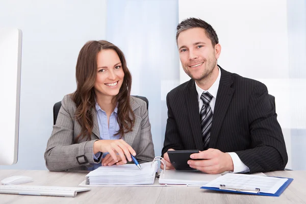 Businesspeople Calculating Finance — Stock Photo, Image