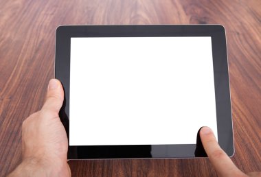kişi holding dijital tablet