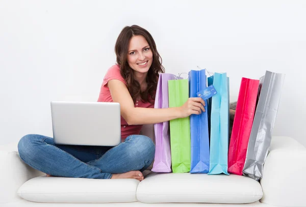 Donna shopping online — Foto Stock