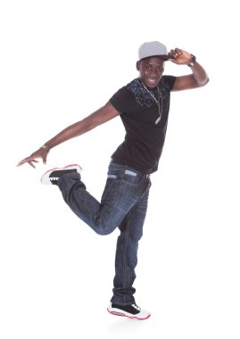 mutlu genç adam dans