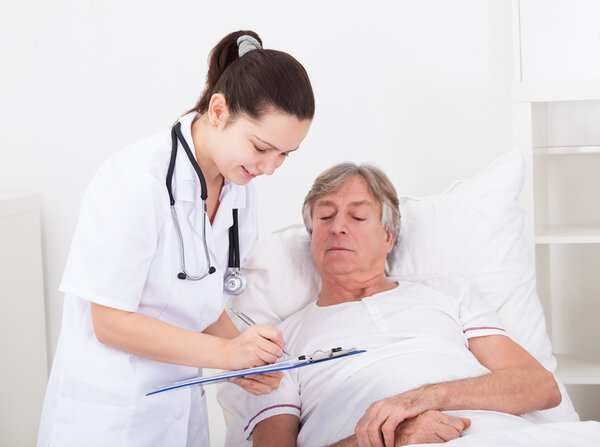 Доктор выписывает рецепты
