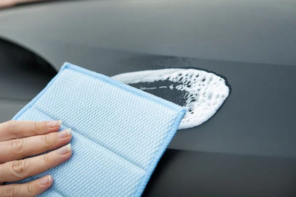 Kézi mosás egy autó — Stock Fotó