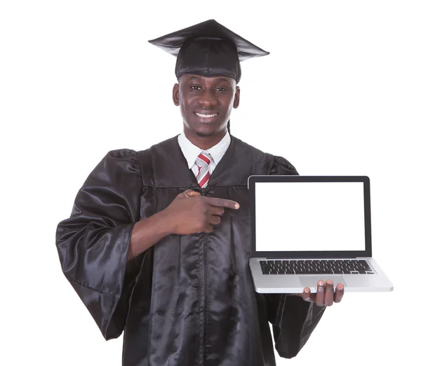 Graduação homem com laptop — Fotografia de Stock