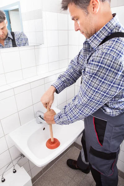 Plumber Pressing Plunger In Sink — Stock Photo, Image