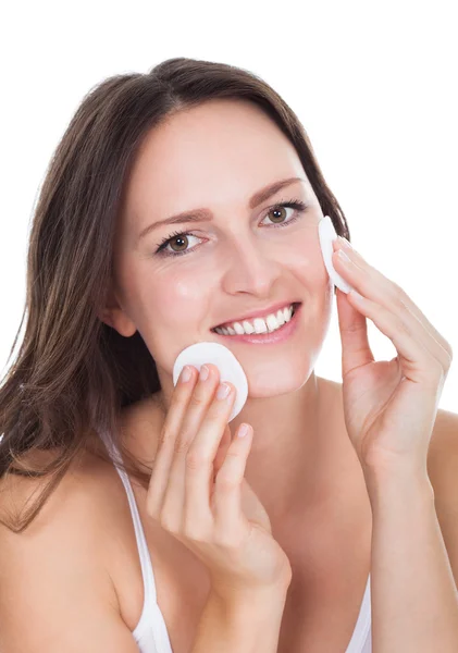 Woman Cleaning Face With Cotton — Stock Photo, Image