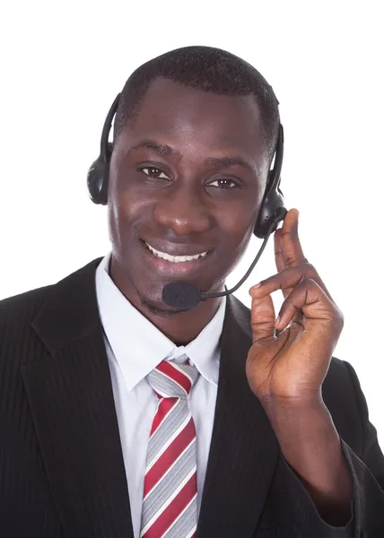 Afrikaanse zakenman dragen hoofdtelefoon — Stockfoto