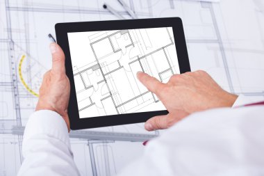 erkek mimar Blueprint dijital tablet analiz