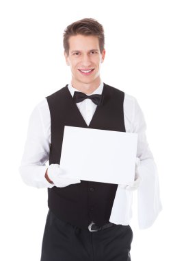 Garson holding beyaz tasarlamak