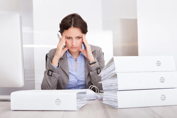 Mujer de negocios estresada — Foto de Stock