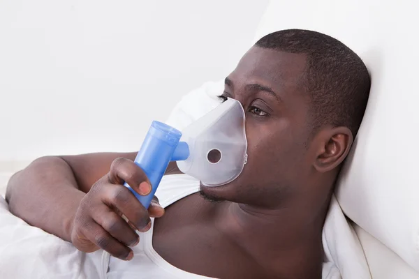 Young Man With Oxygen Mask — Stock Photo, Image