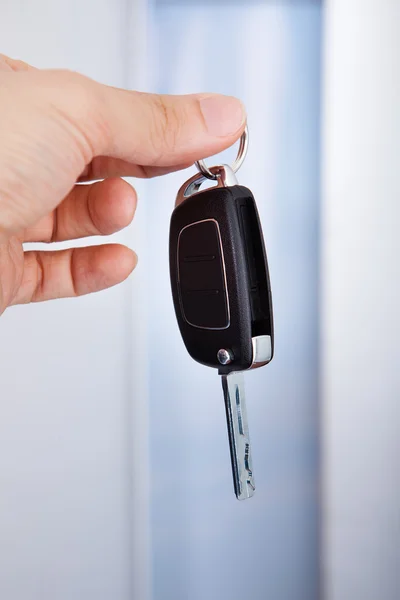 Auto klíč v ruce — Stock fotografie