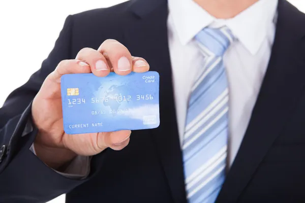 Obchodník držící kreditní kartu — Stock fotografie