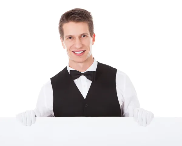 Manliga servitör anläggning billboard — Stockfoto