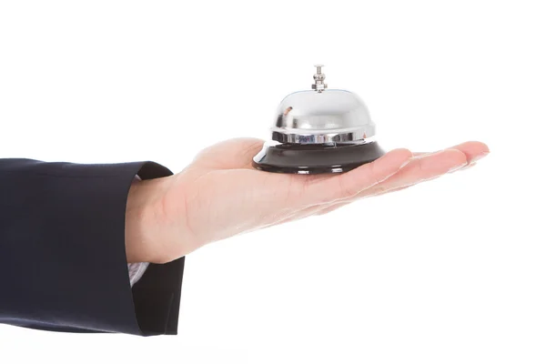 サービスの鐘を持っている人の手 — ストック写真