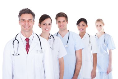 Doktorlar ve hemşireler üst üste duran
