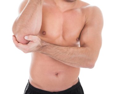 genç adam dirsek ağrısı acı