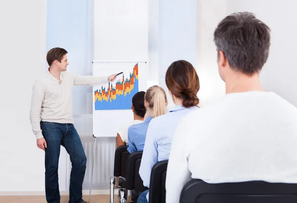 Young Man Explaining Graph — Stock Photo, Image