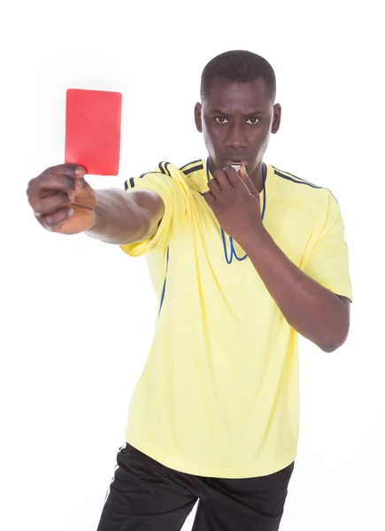 Arbitre africain montrant le carton rouge — Photo