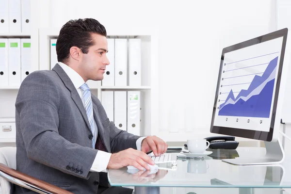 Businessman Using Computer — Stock Photo, Image