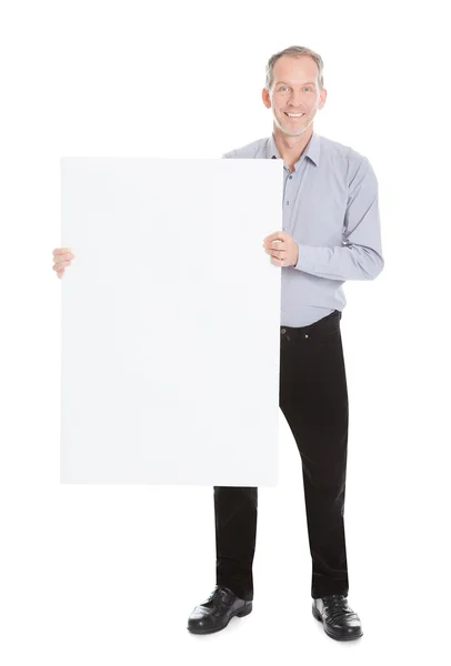 Homem segurando cartaz em branco — Fotografia de Stock