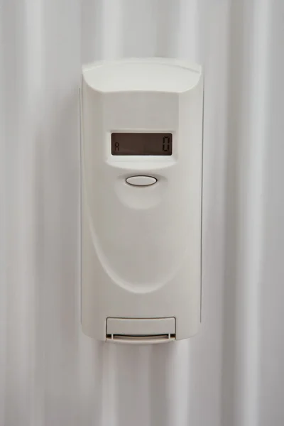 Thermostat numérique dans la salle de bain — Photo