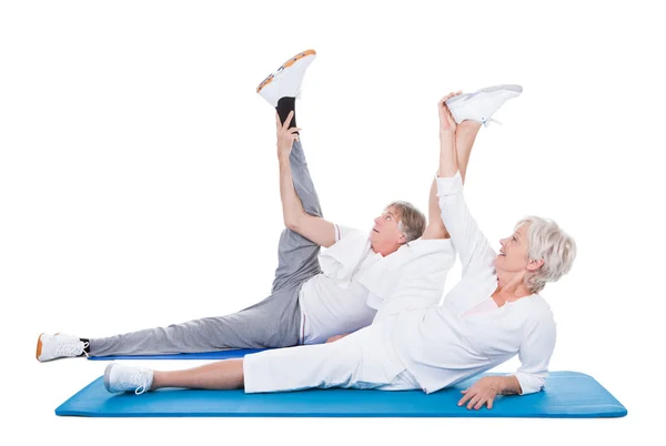 Senior Couple Doing Exercise — Stock Photo, Image