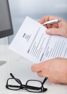 adam tutarak özgeçmiş