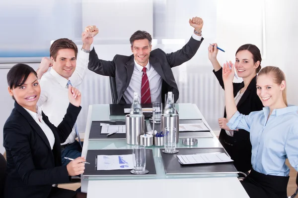 Grupo de empresários felizes — Fotografia de Stock