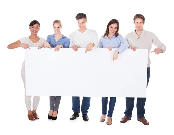 Gruppo di persone con cartellone — Foto Stock