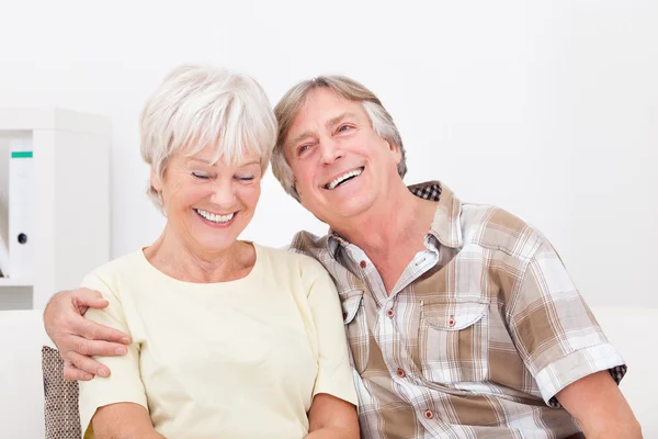 Feliz pareja de ancianos —  Fotos de Stock