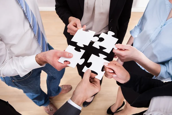 Businesspeople Holding Jigsaw Puzzle — Stock Photo, Image