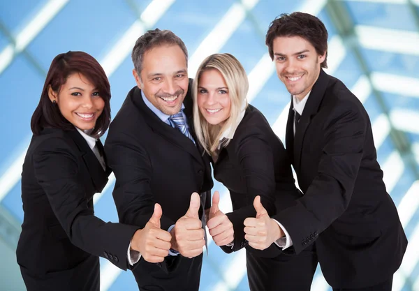 Happy business team fira en framgång Stockfoto