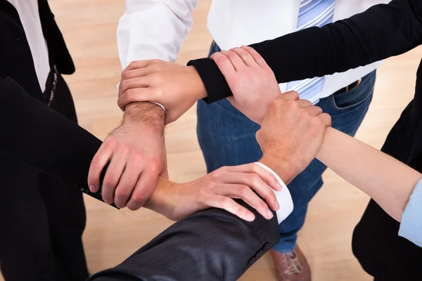 Grupo de Empresários Segurando Pulso — Fotografia de Stock