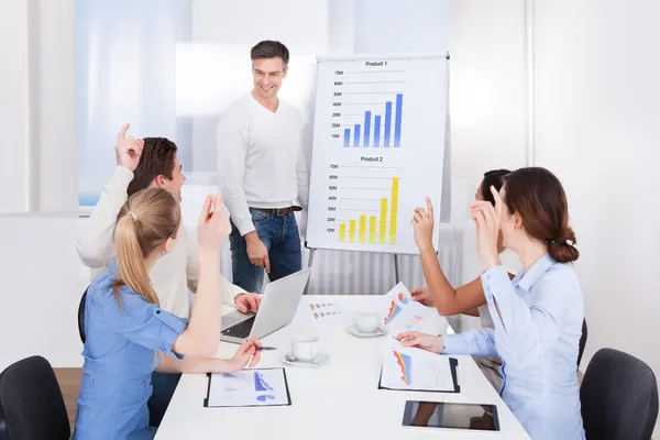 Coworkers Asking Queries To Team Leader — Stock Photo, Image