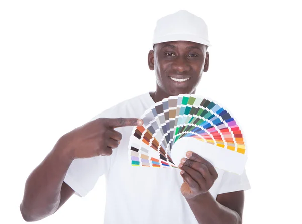 Afryki malarz z próbki koloru — Zdjęcie stockowe