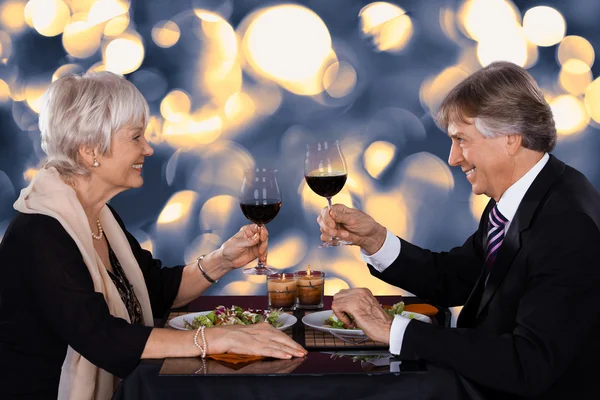 Couple sénior dans un restaurant — Photo