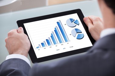 Dijital tablet grafik analiz işadamı