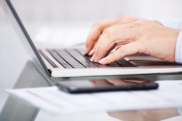 Hand Typing On Laptop With Cellphone — Stock Photo, Image