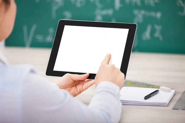 Pessoa com Tablet Digital e Acessórios para Estudantes — Fotografia de Stock