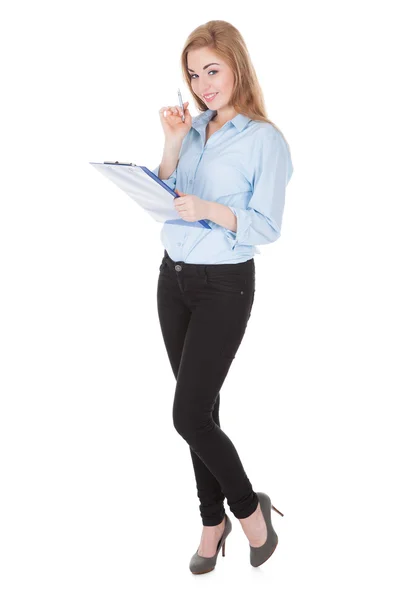 Young Woman Looking At Clipboard — Stock Photo, Image