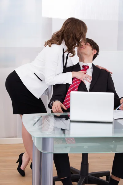 Sensuous Secretary Seducing Businessman At Desk — Stock Photo, Image
