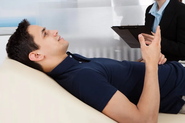 Psychologist Writing Notes While Patient Lying On Bed — Stock Photo, Image