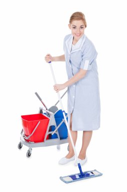 Kadın hizmetçi temizlik kat