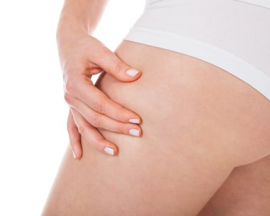 pinching aşırı şişman kadın